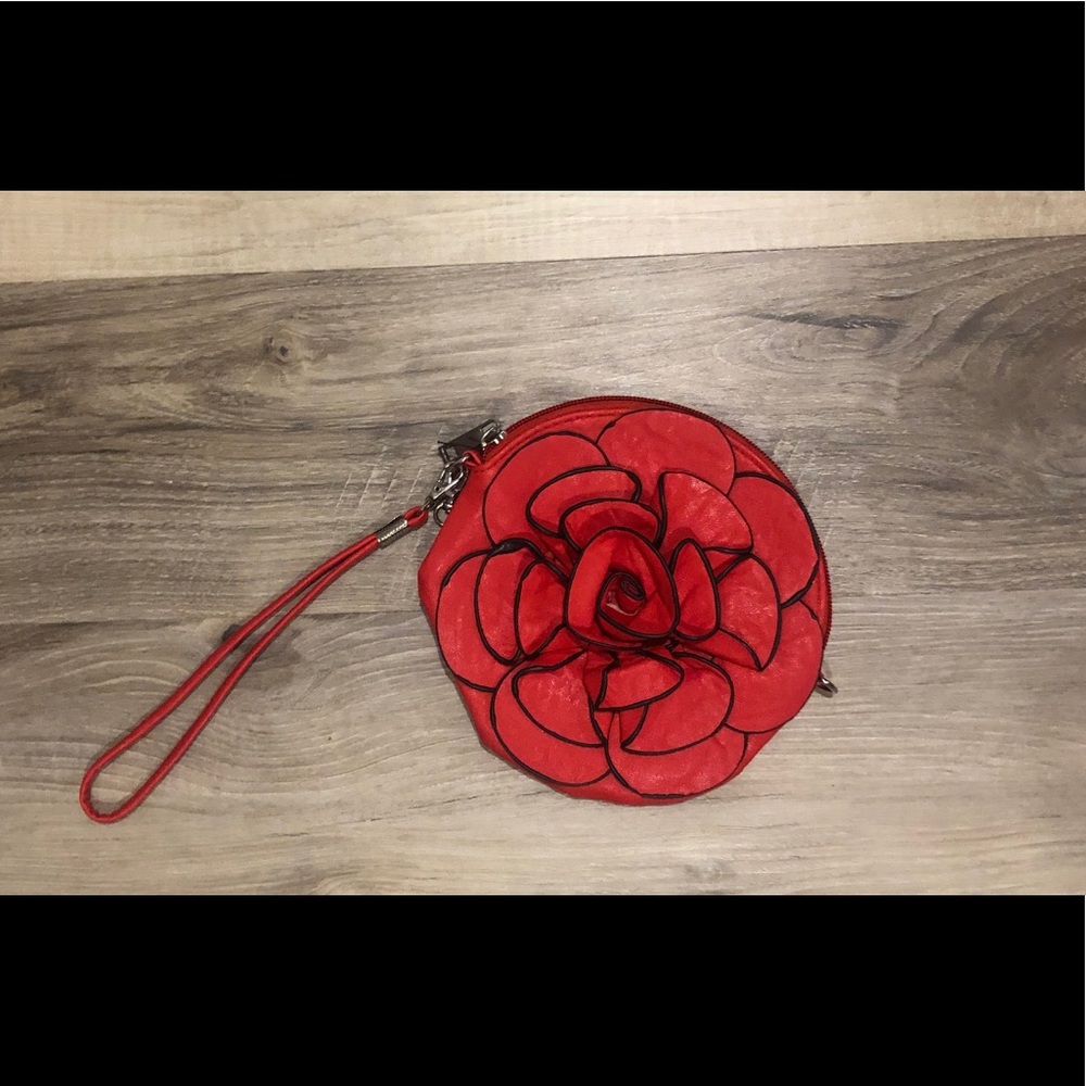 Red rose wristlet